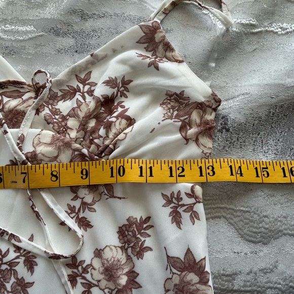 Chic White Maxi Dress with Brown Floral Design - Picture 10 of 12